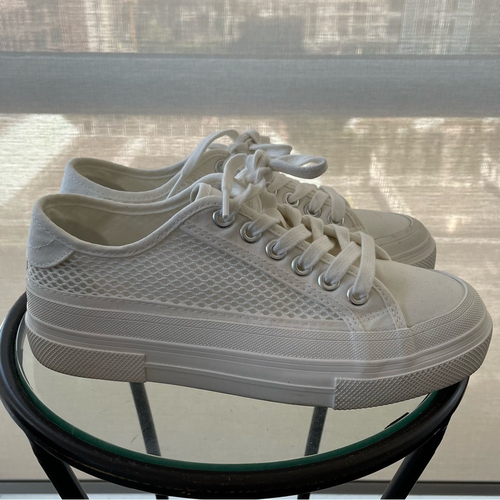 White Platform Sneakers with Quilted Pattern Size 38 - Like new!